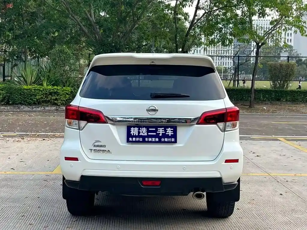Nissan Terra — миниатюра 7