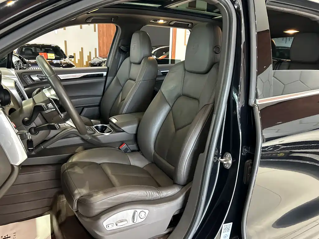 Porsche Cayenne — миниатюра 14