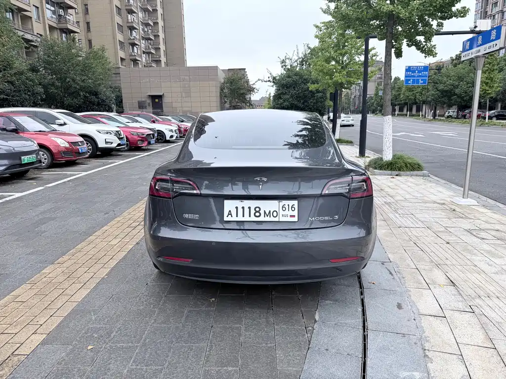 Tesla Model 3 — миниатюра 5