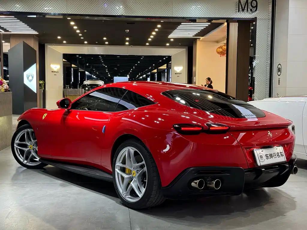 FERRARI ROMA