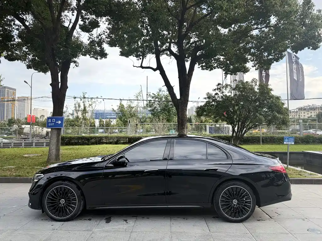 Mercedes-Benz E-Class (Import) — миниатюра 8
