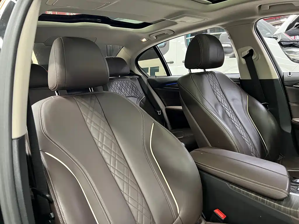 BMW 5 Series New Energy — миниатюра 27