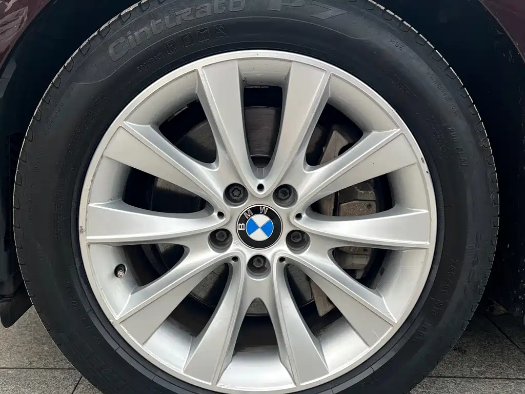 BMW 5 Series GT 5 GT 2015 528i Lead