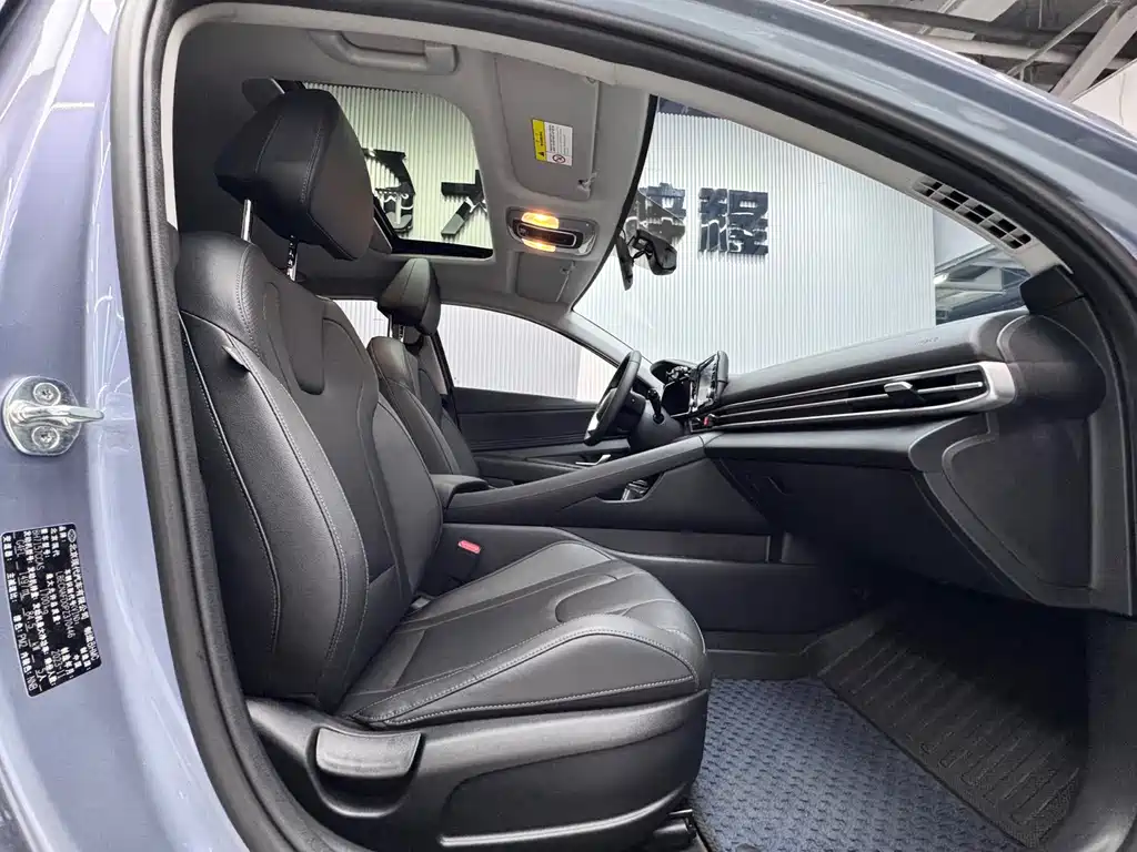 Hyundai Elantra — миниатюра 11