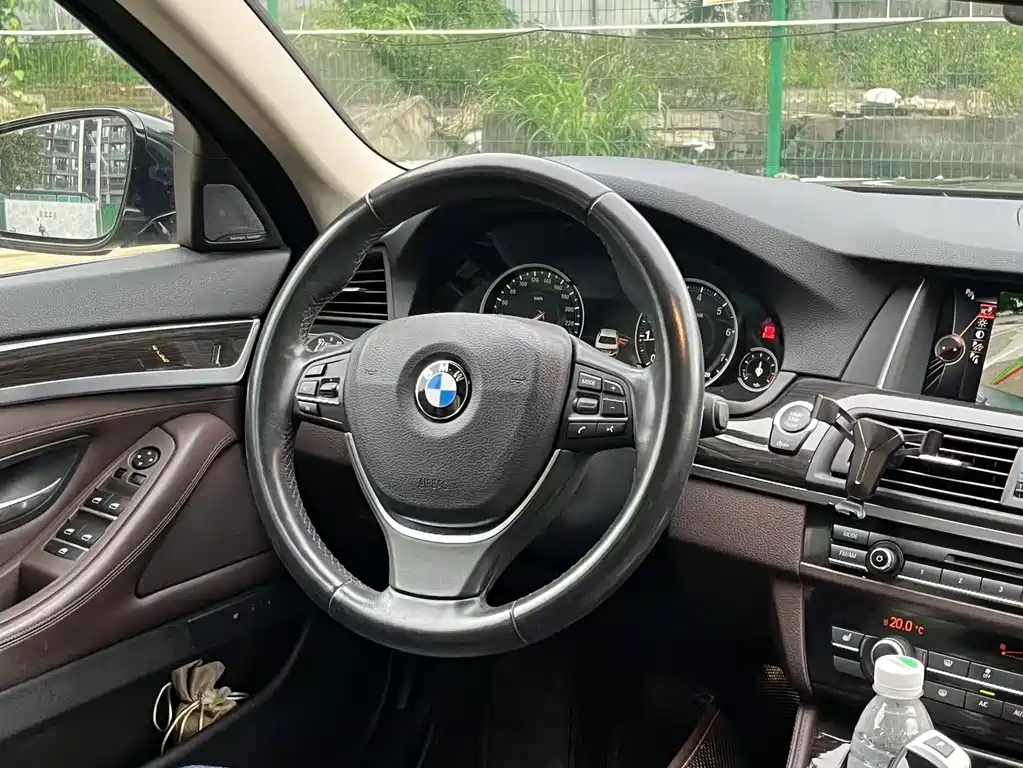BMW 5 Series — миниатюра 7