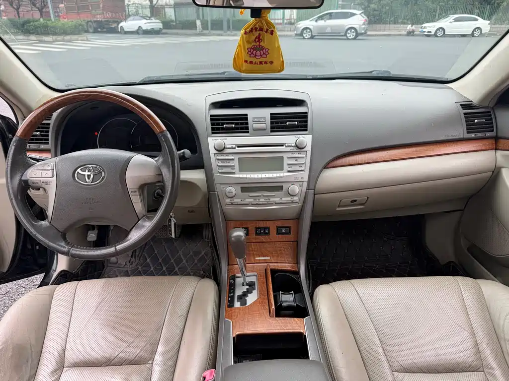 Toyota Camry — миниатюра 13