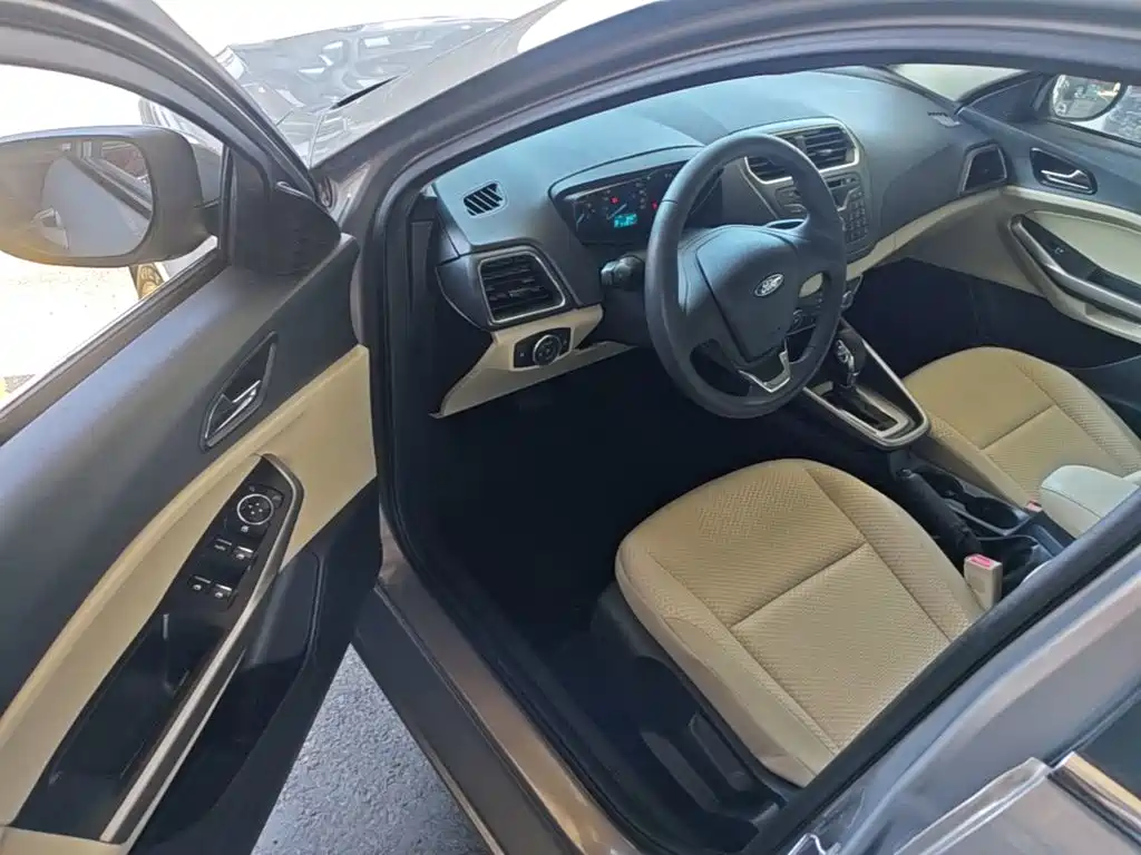 Ford Escort — миниатюра 16