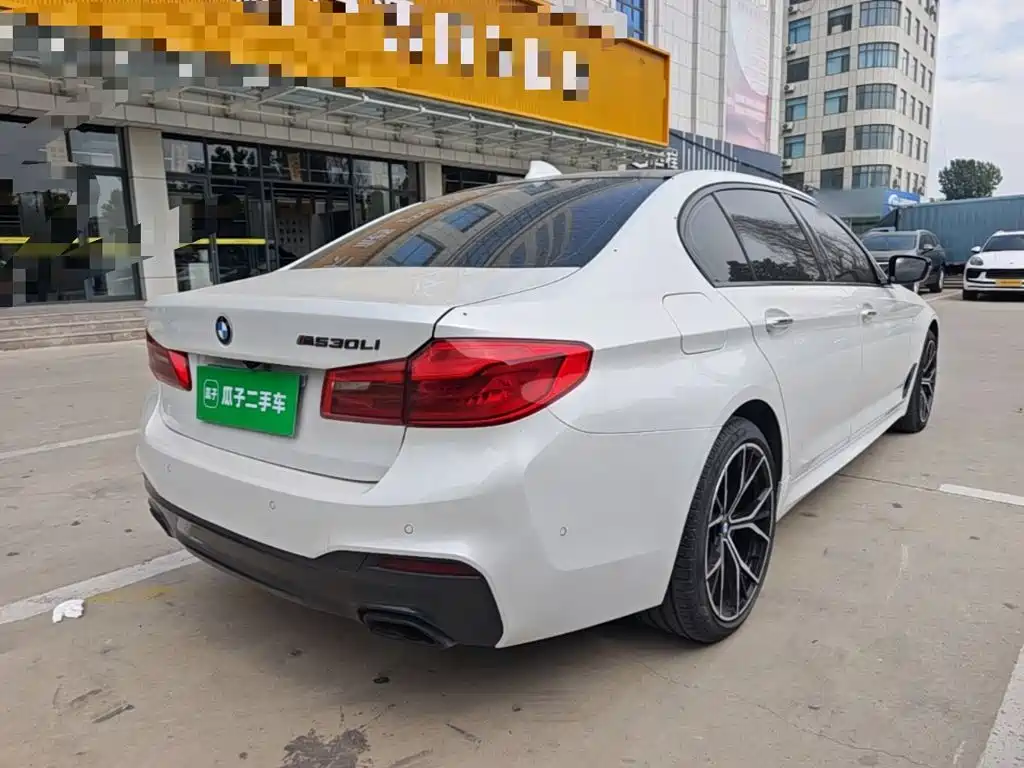 BMW 5 Series — миниатюра 7