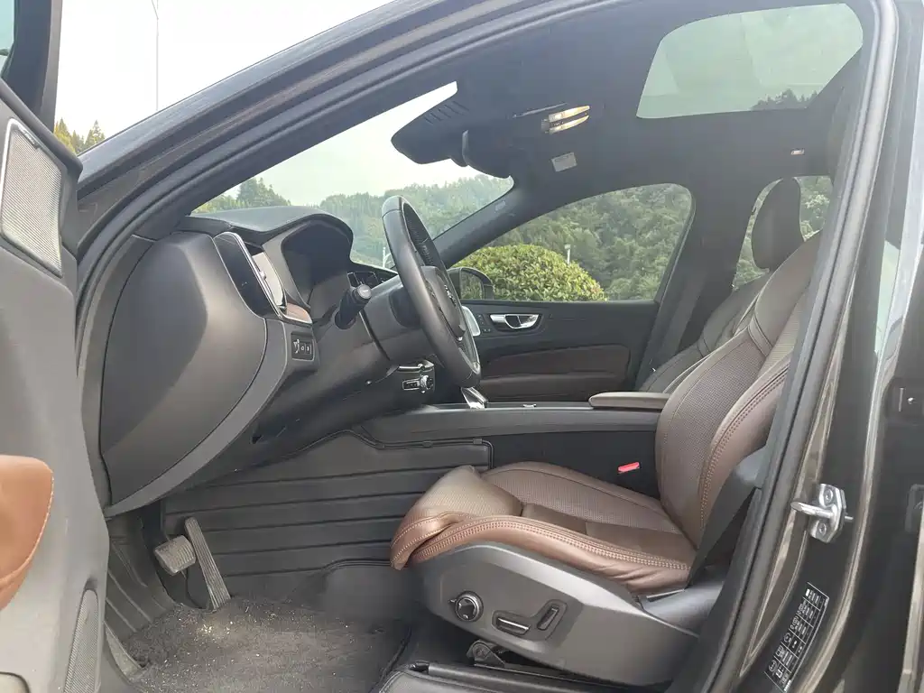 Volvo XC60 PHEV — миниатюра 9