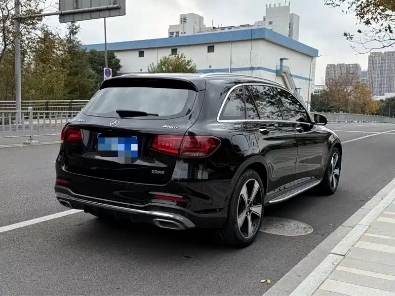 MERCEDES-BENZ GLC