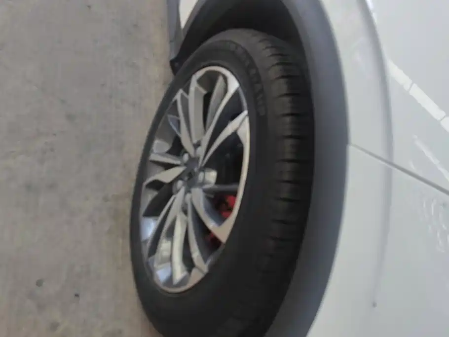 Geely Binyue — миниатюра 6
