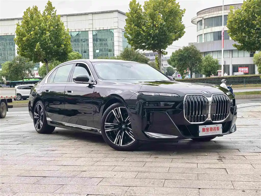 BMW 7 Series — миниатюра 3