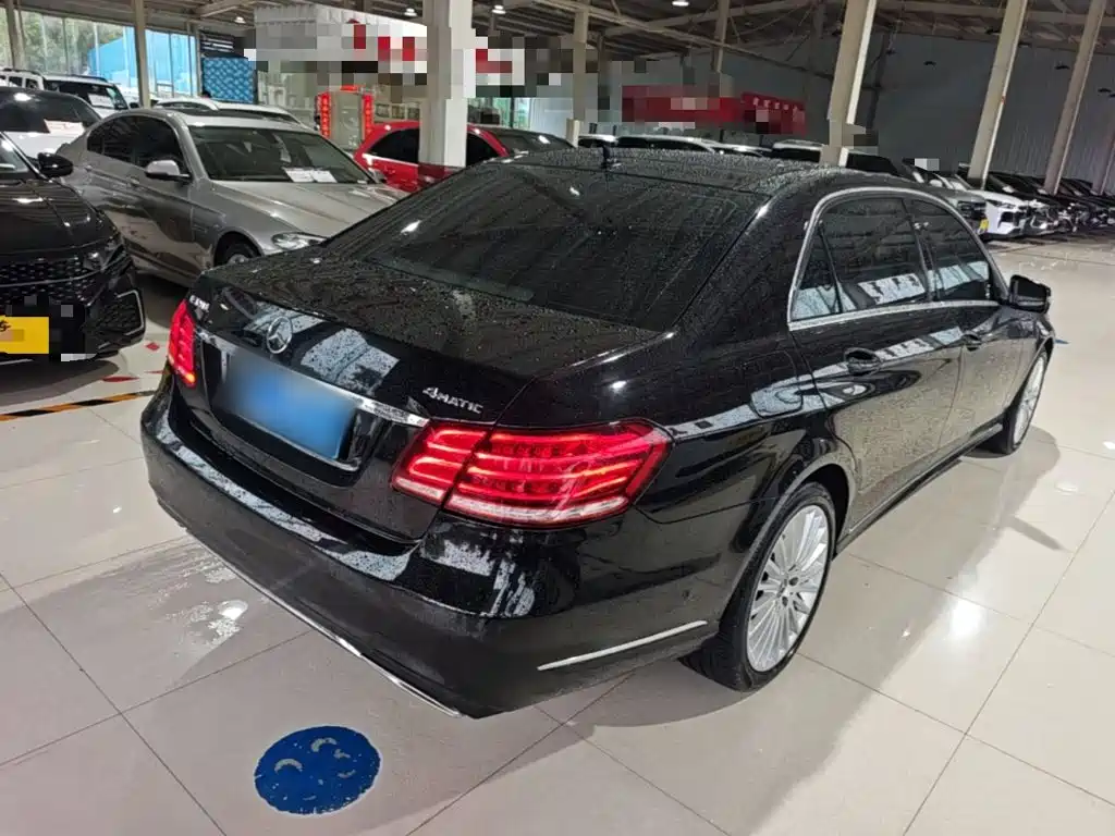 Mercedes-Benz E-Class — миниатюра 7