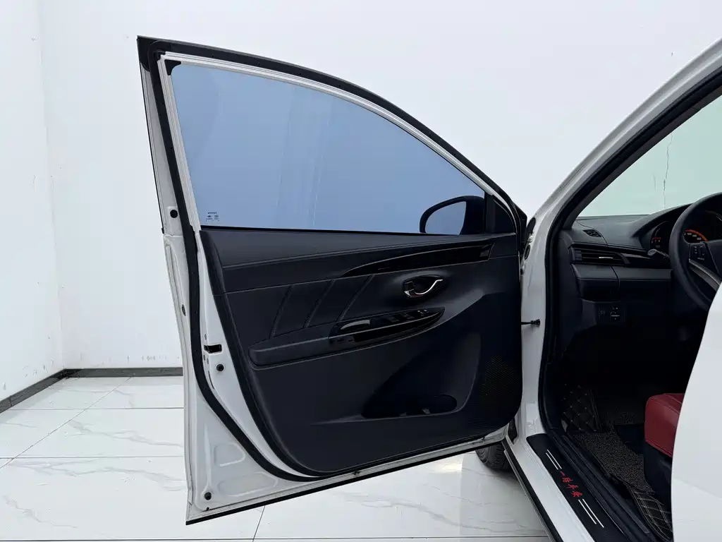 Toyota Yaris L — миниатюра 8