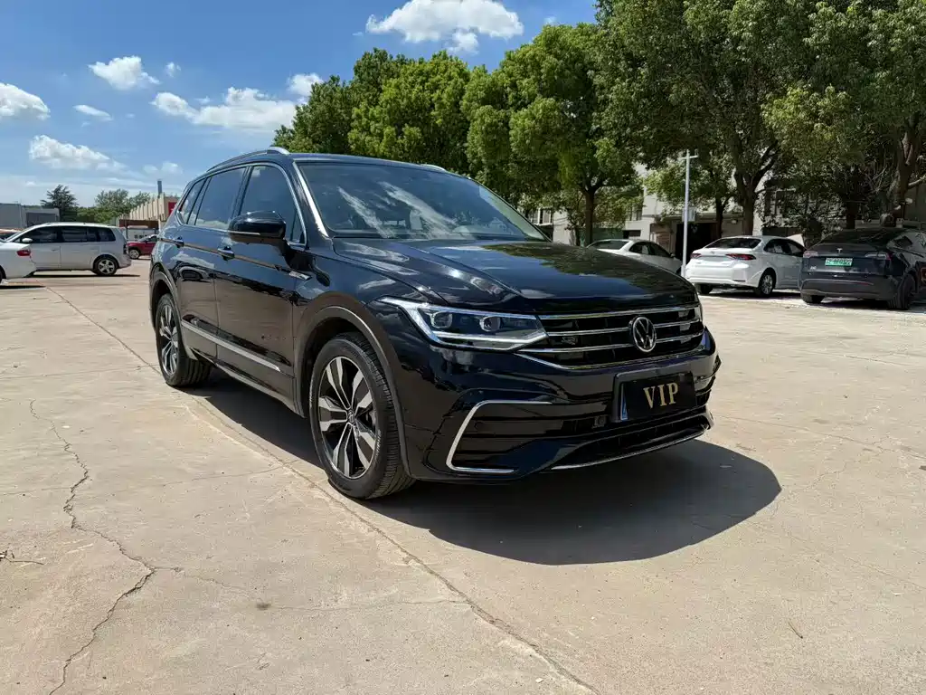 Volkswagen Tiguan L — миниатюра 2