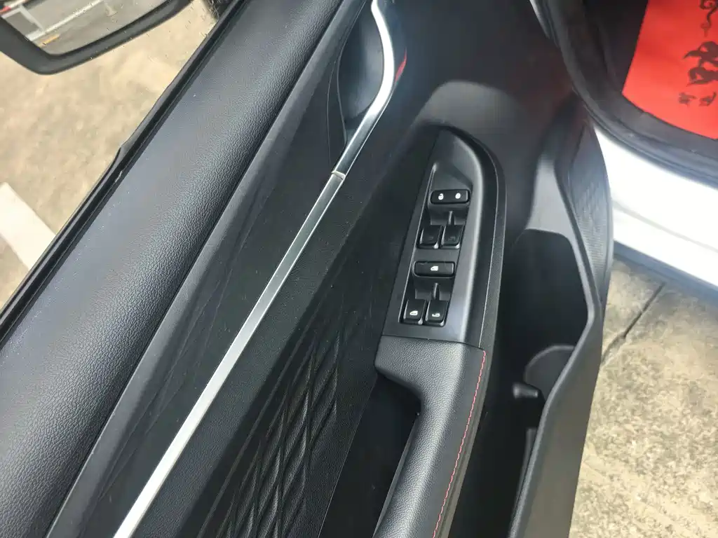 Geely Vision X3 — миниатюра 8