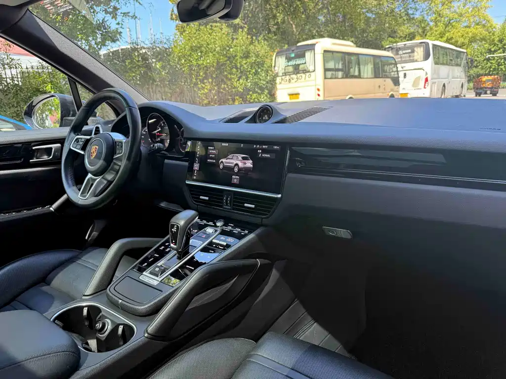 Porsche Cayenne — миниатюра 8