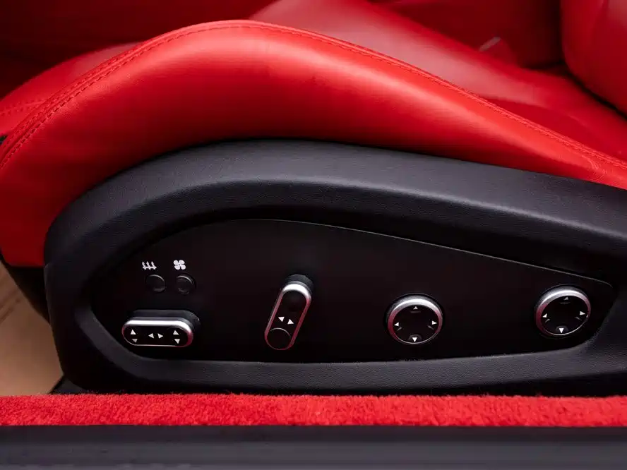 Ferrari GTC4Lusso — миниатюра 23