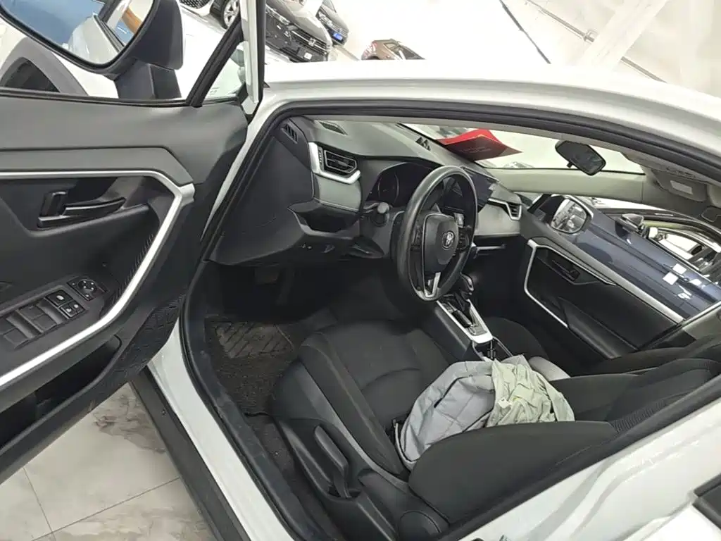 Toyota RAV4 — миниатюра 16
