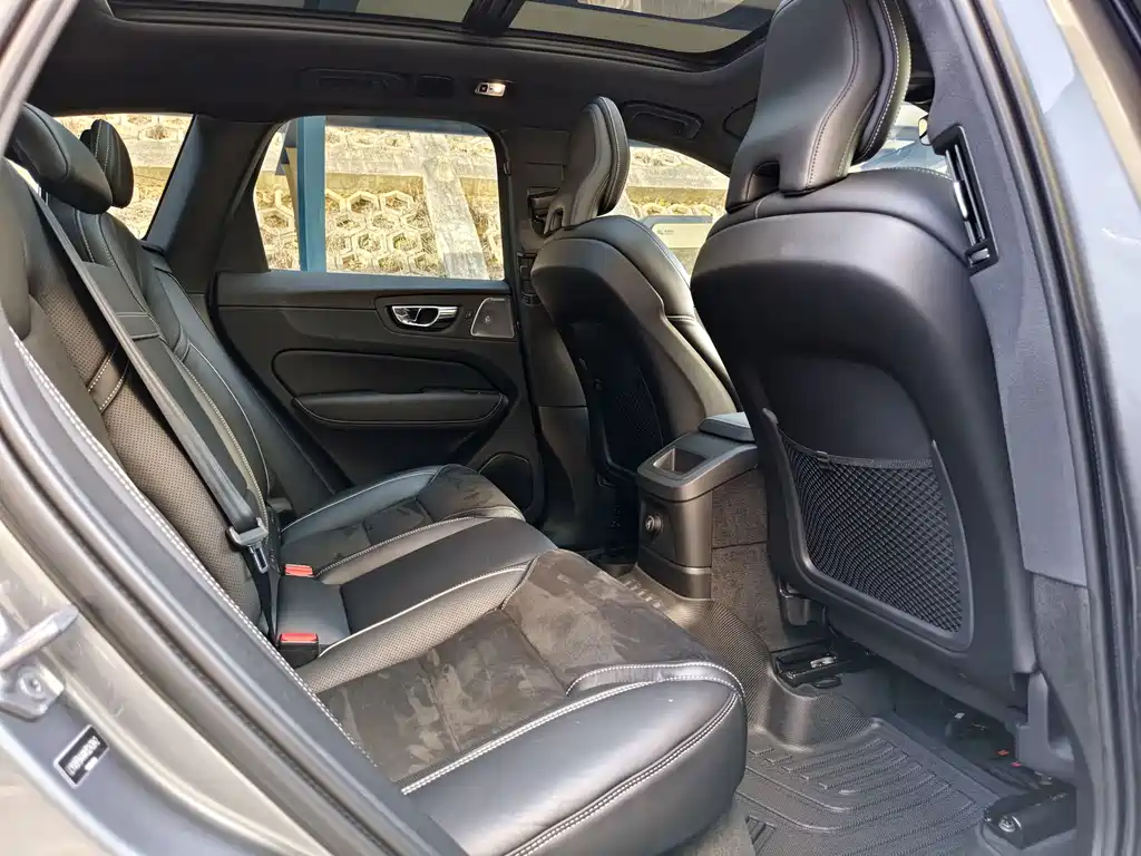 VOLVO XC60 PLUG IN HYBRID