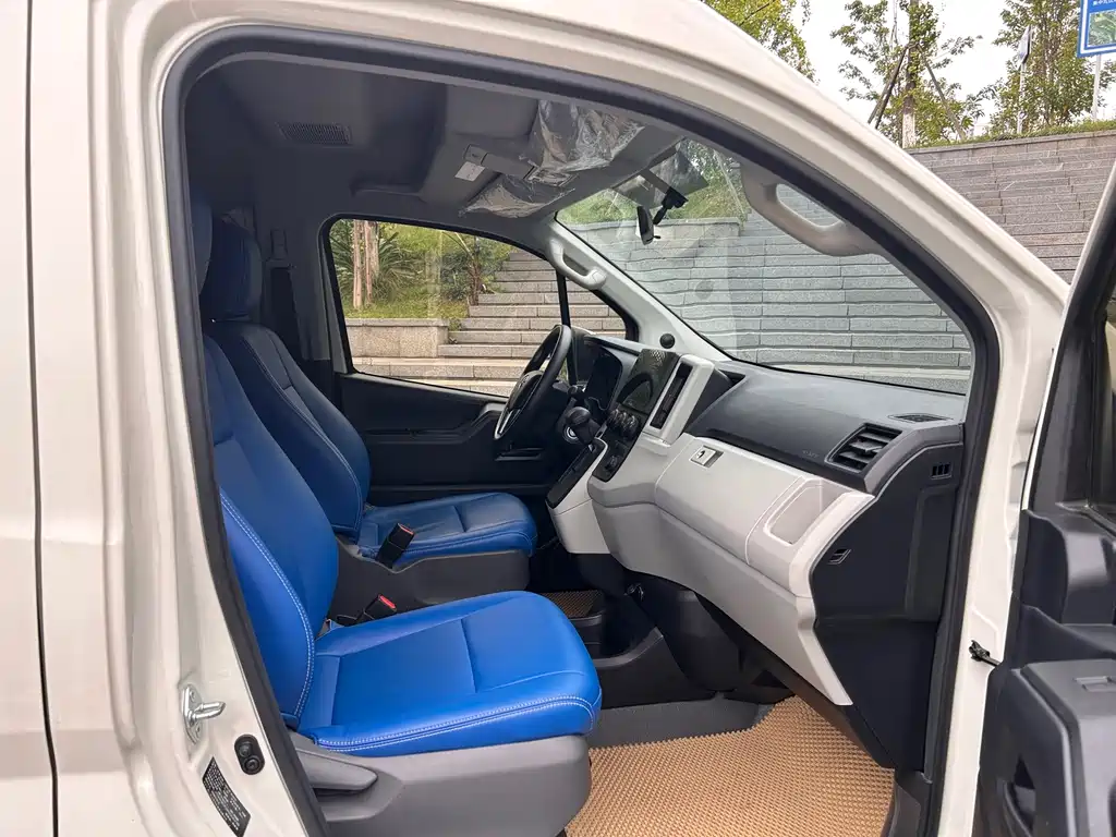 Toyota Hiace — миниатюра 6