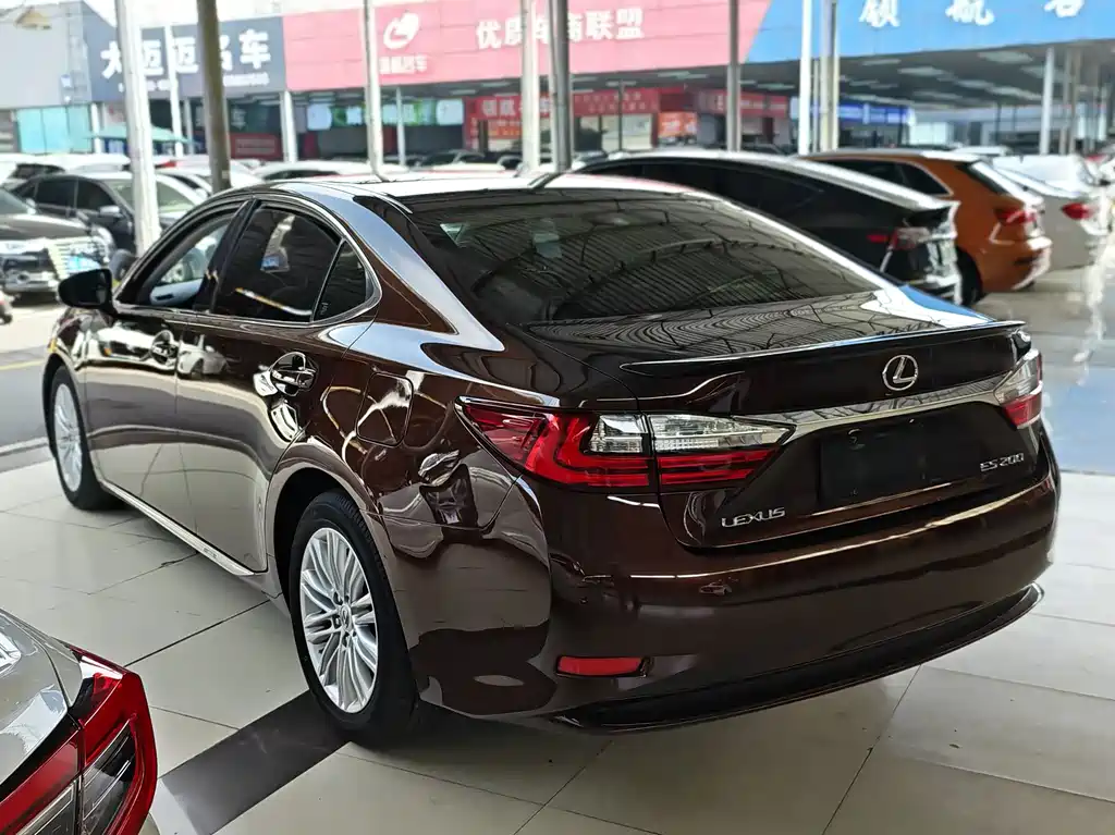 Lexus ES — миниатюра 7