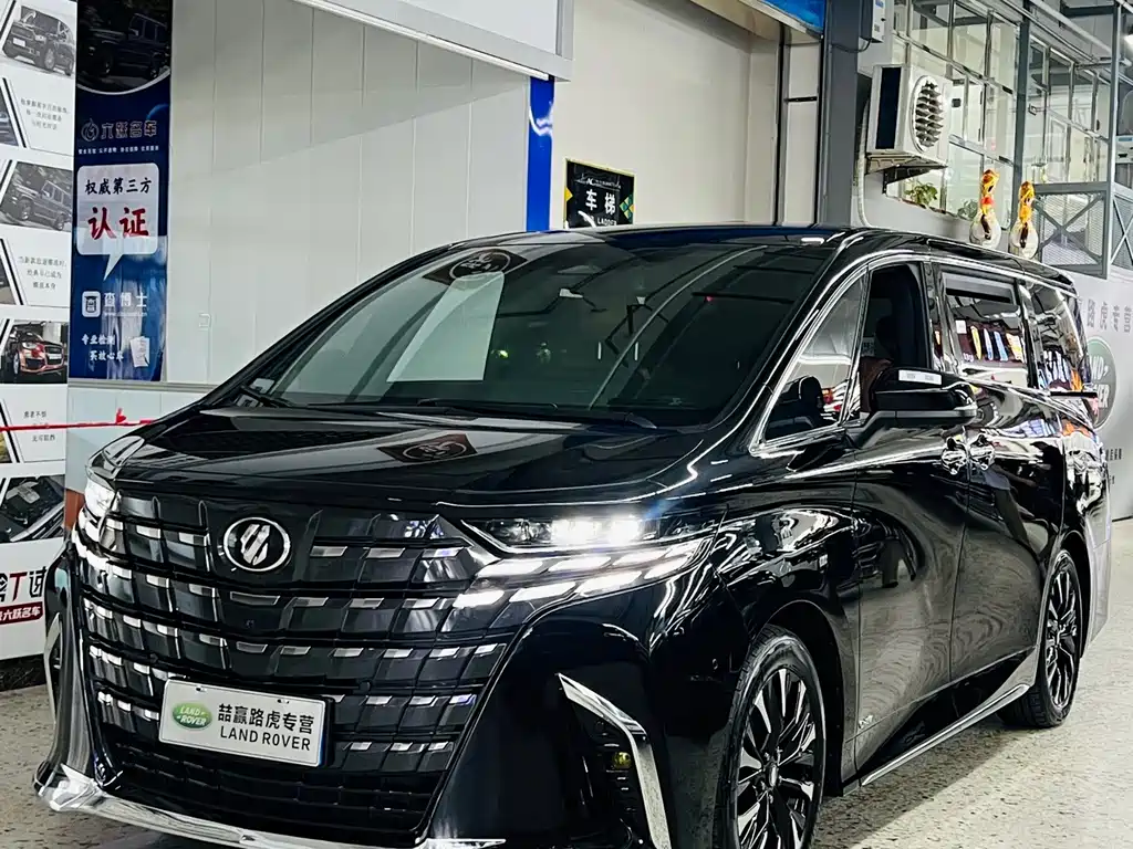Toyota Alphard — миниатюра 3