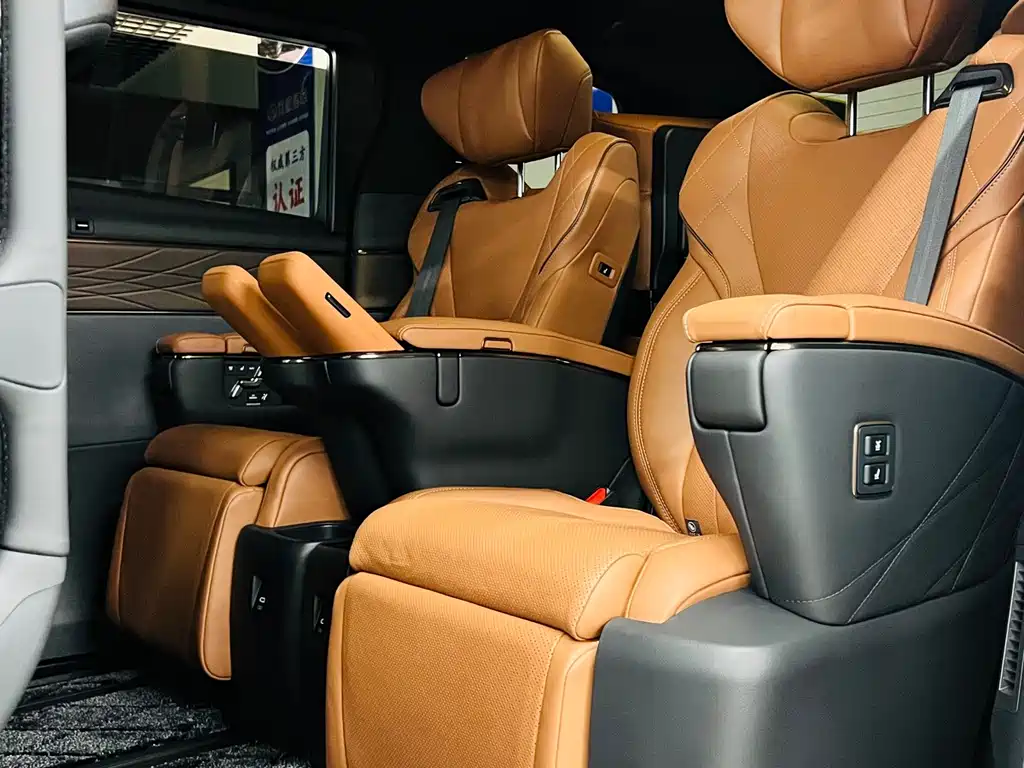 Toyota Alphard — миниатюра 5