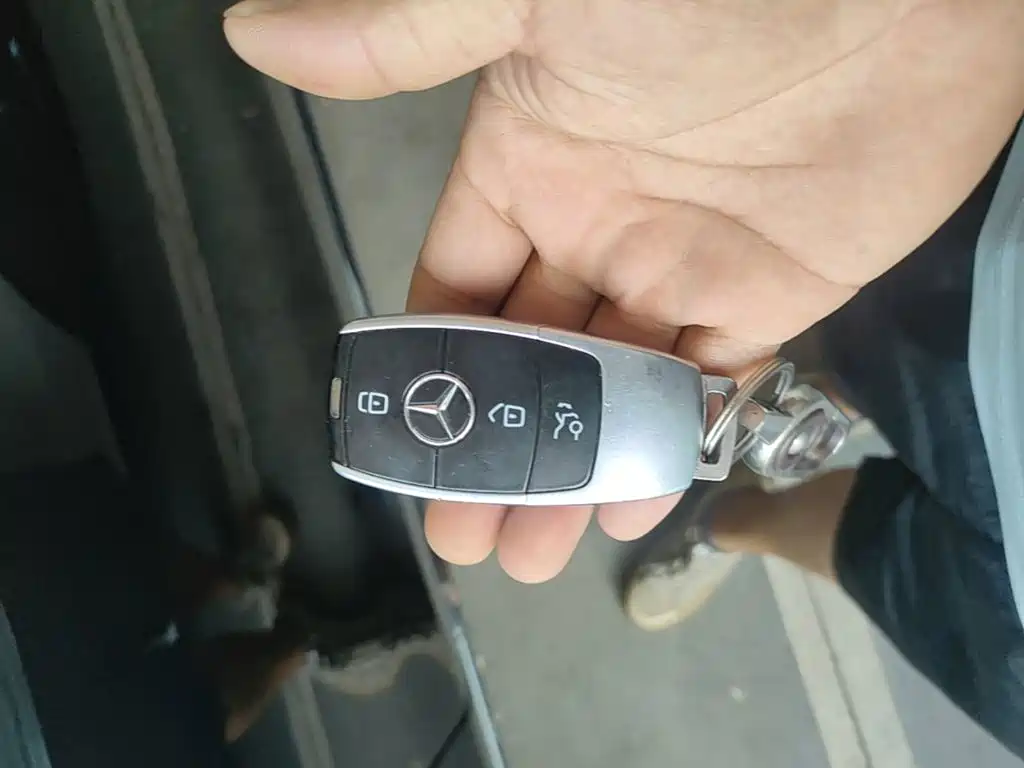 Mercedes-Benz E-Class — миниатюра 9
