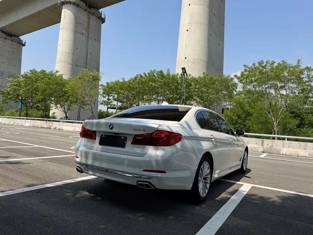 BMW 5 Series — миниатюра 6