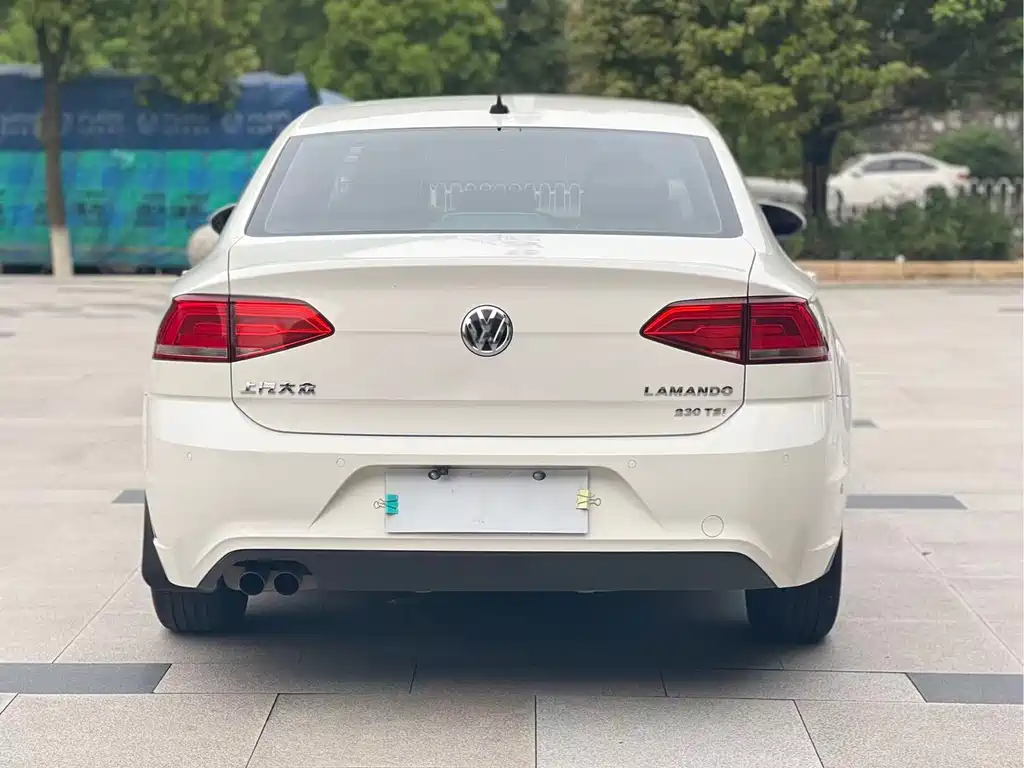 Volkswagen Lamando 2017 230TSI DSG