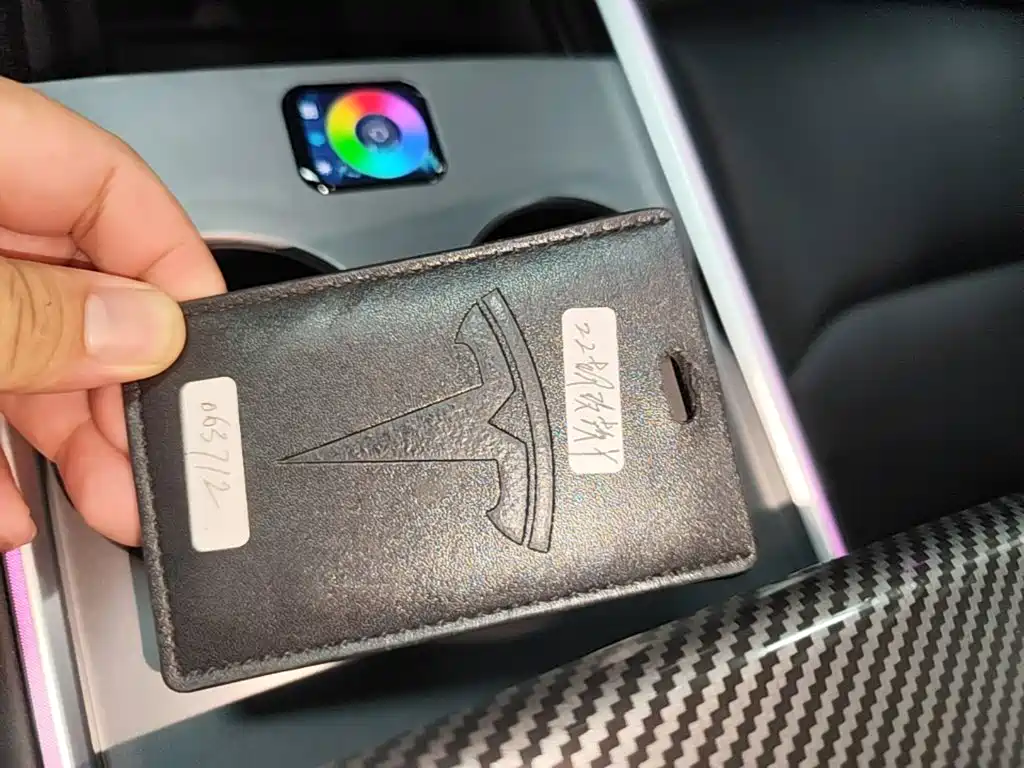 Tesla Model Y — миниатюра 9