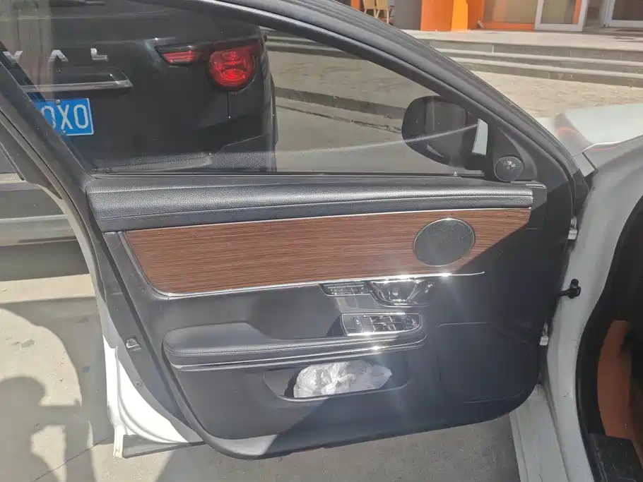 Jaguar XJ — миниатюра 7