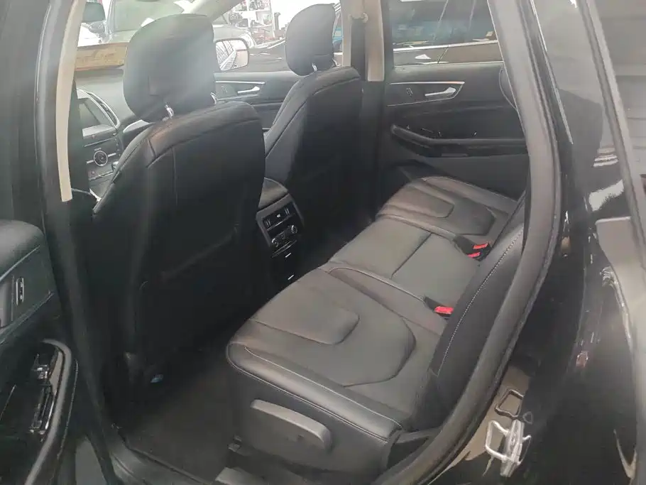Ford Edge — миниатюра 11