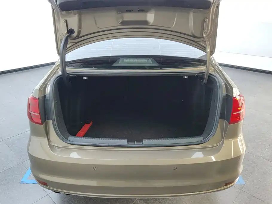 Volkswagen Sagitar — миниатюра 4