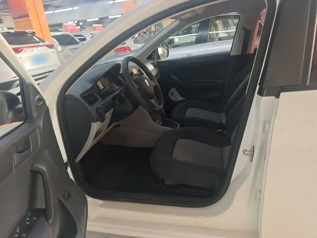 Skoda Rapid — миниатюра 15