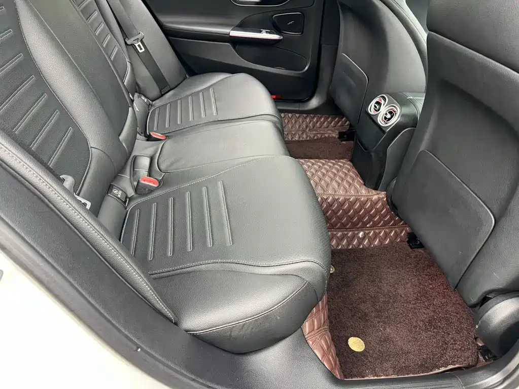 Mercedes-Benz C-Class — миниатюра 8