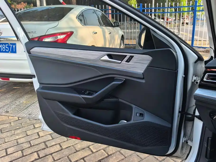 Volkswagen Sagitar — миниатюра 7