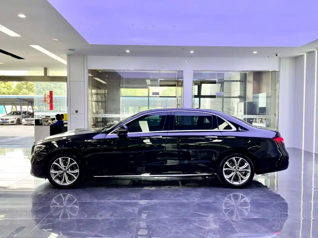 Mercedes-Benz E-Class 2023 — фото 3