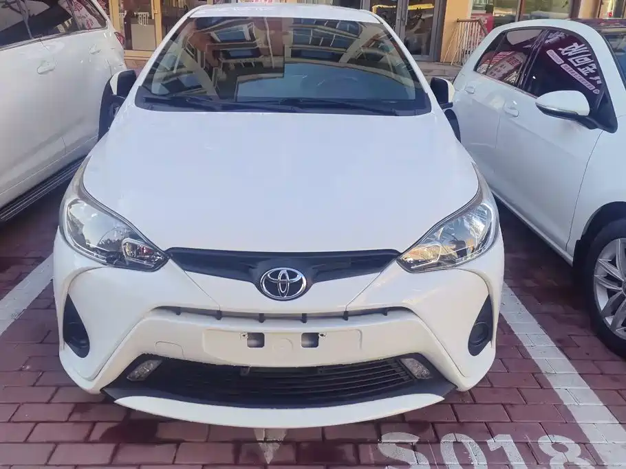 Toyota Yaris L — миниатюра 2