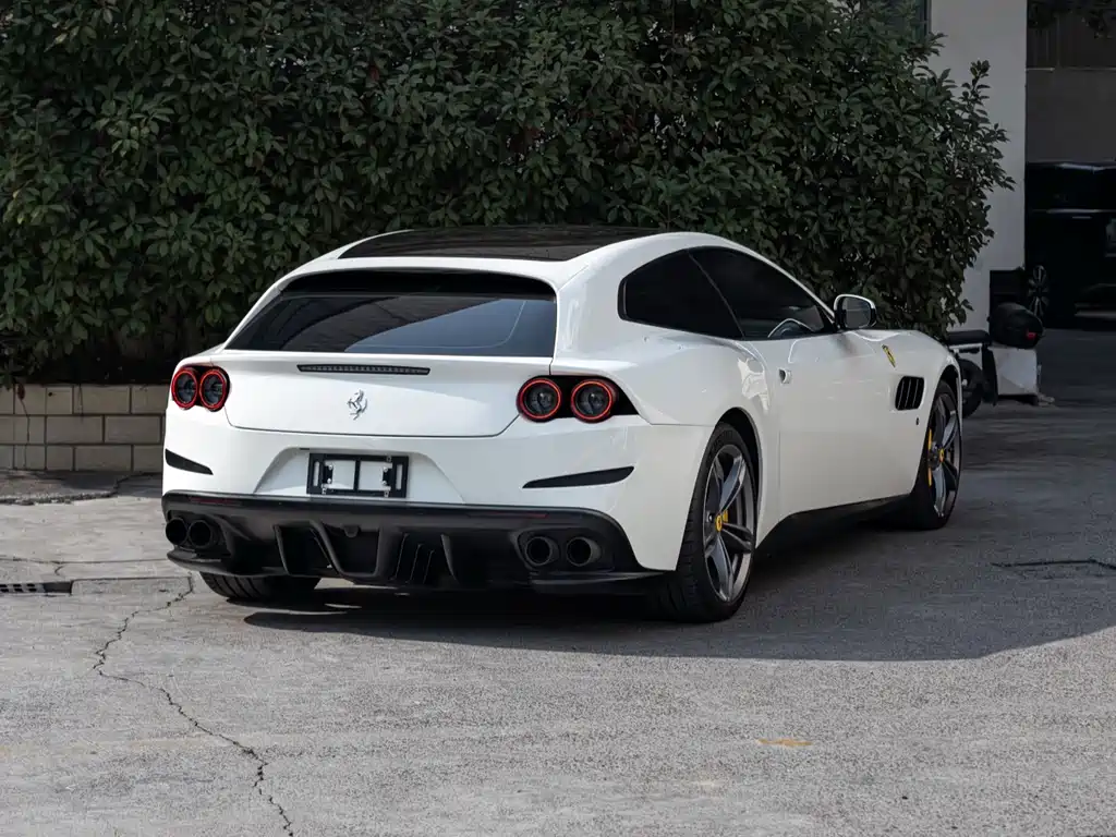 Ferrari GTC4Lusso 2016 6.3L V12
