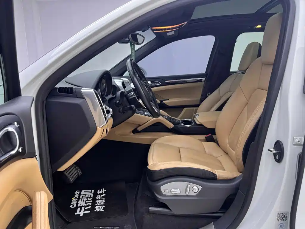 Porsche Cayenne — миниатюра 15