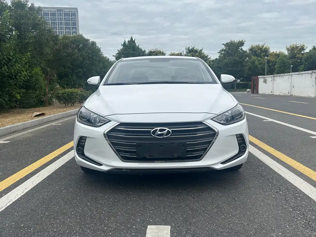 Hyundai Elantra — миниатюра 2