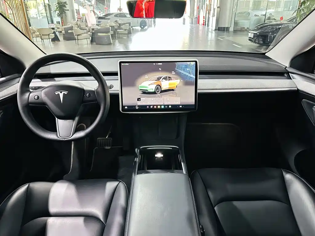 Tesla Model Y — миниатюра 5