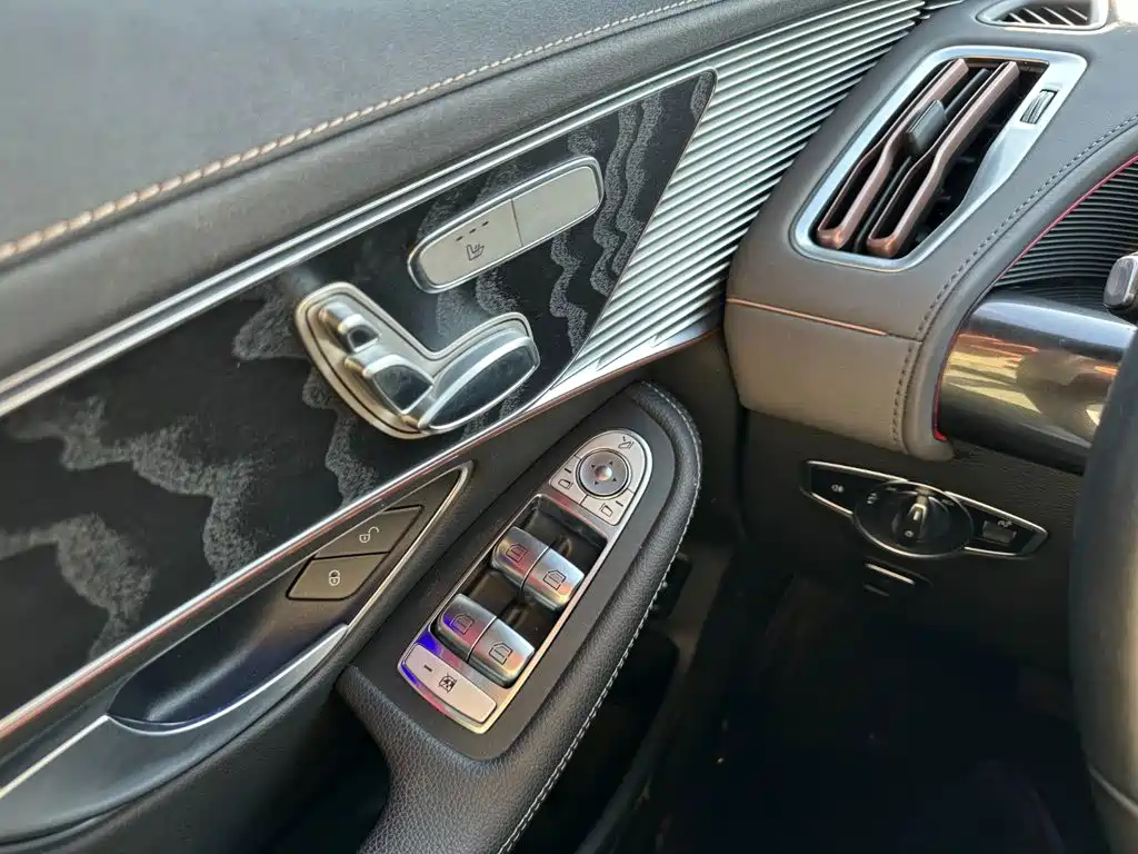Mercedes-Benz EQC — миниатюра 20