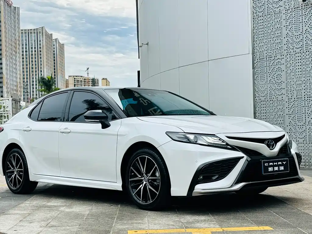 Toyota Camry — миниатюра 3