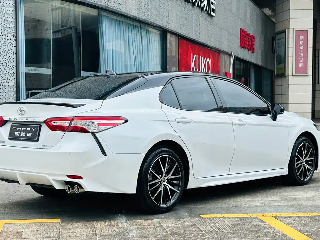 Toyota Camry — миниатюра 11