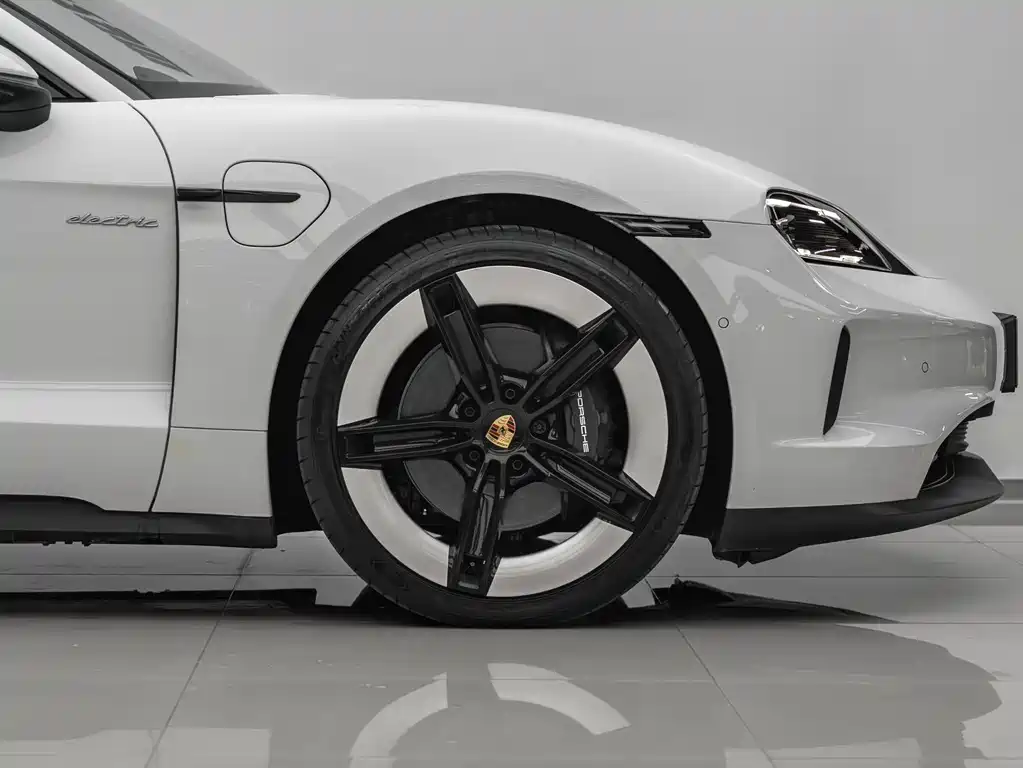 Porsche Taycan — миниатюра 13