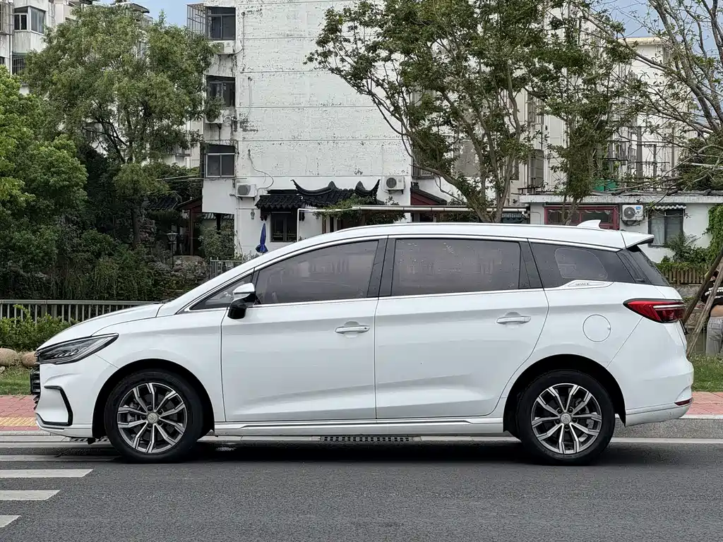 BYD SONG MAX