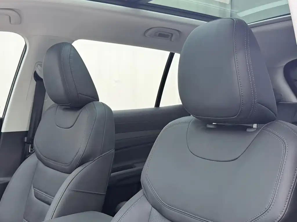 Ford Equator Sport — миниатюра 16